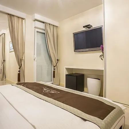 Benedict 4* سبليت