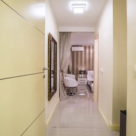 Benedict 4* سبليت